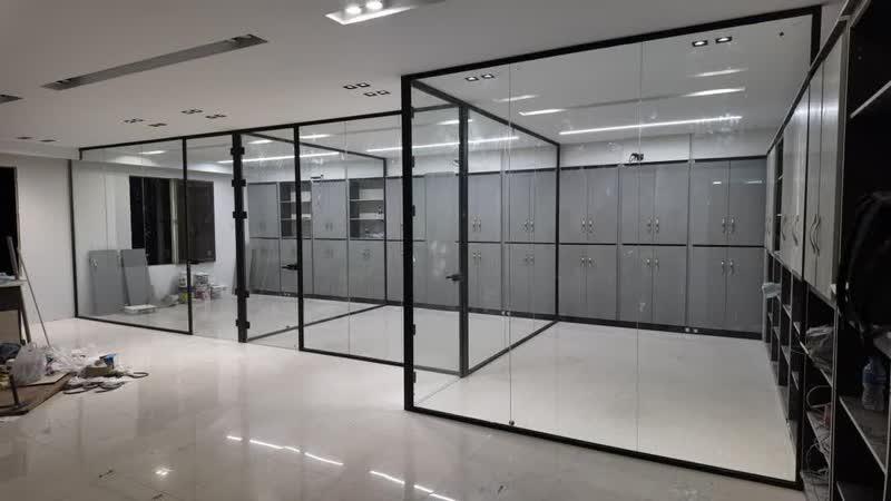 طراحی و اجرای پروفیل پارتیشن شیشه ای